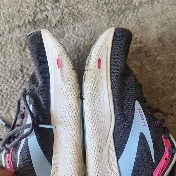 Brooks Ghost Max Women 8.5 D Athletic Black Wide Running Shoes 1203951D082 Flaw - Picture 8 of 13